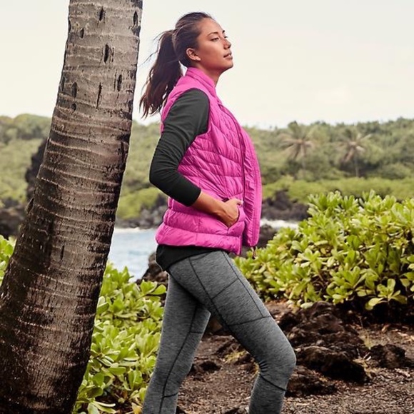 Athleta Downalicious Deluxe Down Fill Puffer Vest Jacket Size M Electric Fuchsia - Picture 2 of 8